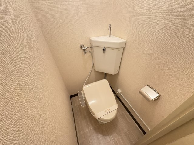 サンライズNのトイレ|写真は同建物の別部屋を参考に掲載しております。