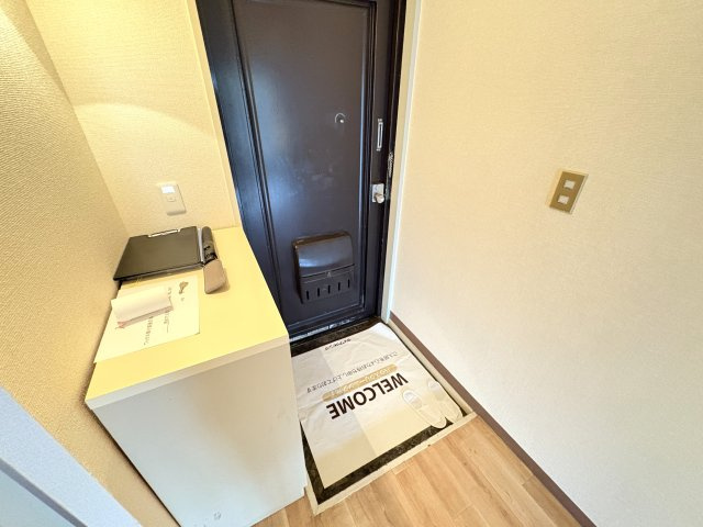 サンライズNの玄関|写真は同建物の別部屋を参考に掲載しております。