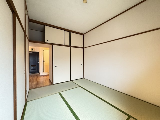 サンライズNの寝室|写真は同建物の別部屋を参考に掲載しております。