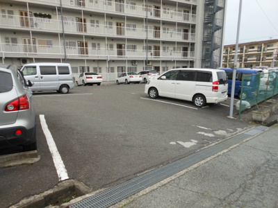 【駐車場】 | 千里泉ヶ丘スカイハイツ3号棟 | 駐車場出入口