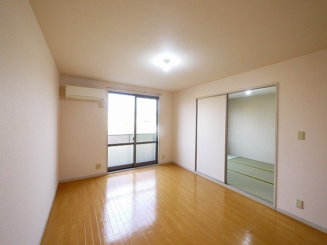 アネックスグリーンガーデンの居間・リビング|ゆったりとした居間です