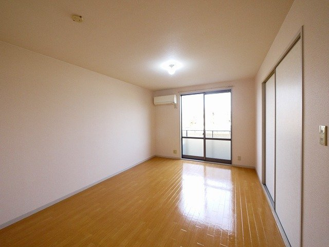 アネックスグリーンガーデンの居間・リビング|ゆったりとした居間です