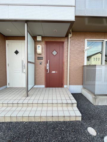 パインデュー　A棟の玄関