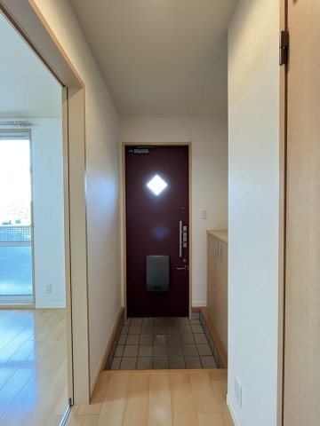 パインデュー　A棟の玄関