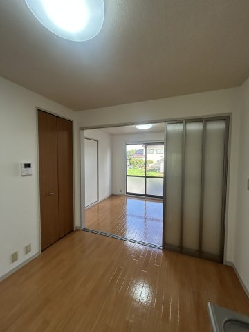 ラフォーレアダチの洋室