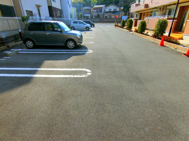 メゾンドソレイユⅡの駐車場