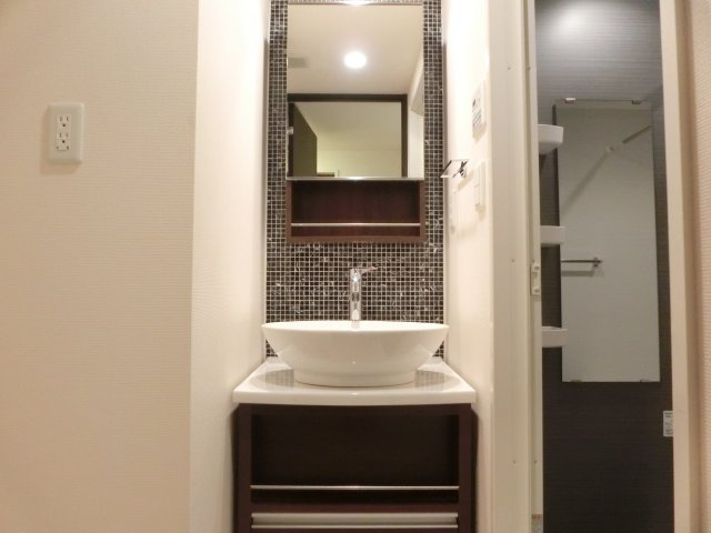 レジュールアッシュ難波リュクスの独立洗面台