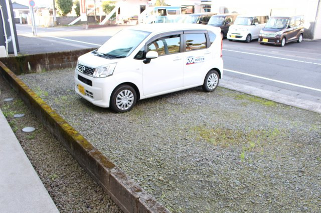 德丸住宅の駐車場