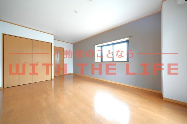 ピュアクローネII【キャッシュバック対象物件】の居間・リビング|ゆったりとしたリビングです