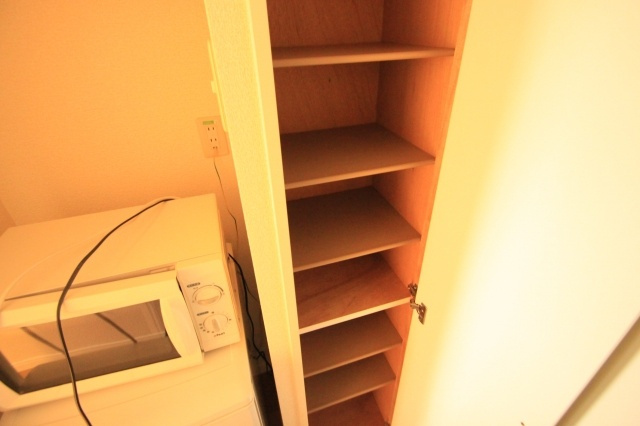 レオパレス菱屋西の収納