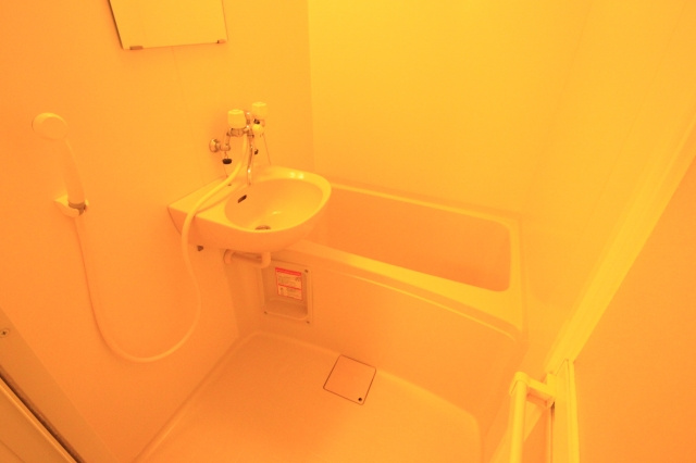 レオパレス菱屋西の浴室