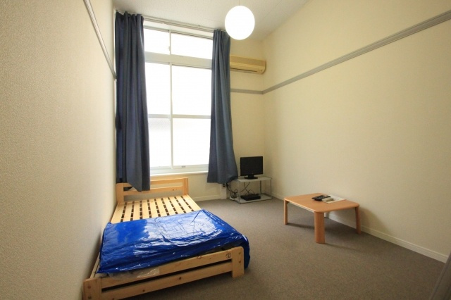 レオパレス菱屋西の洋室