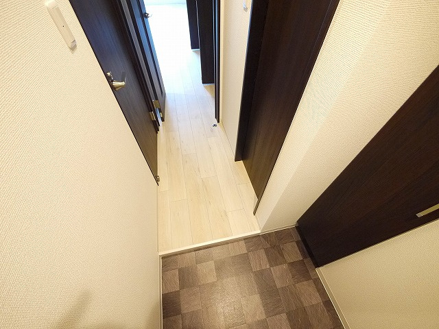 ジーメゾン法蓮町の玄関