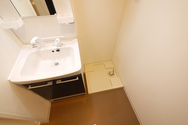 ジーメゾン法蓮町の設備|室内洗濯機置き場です