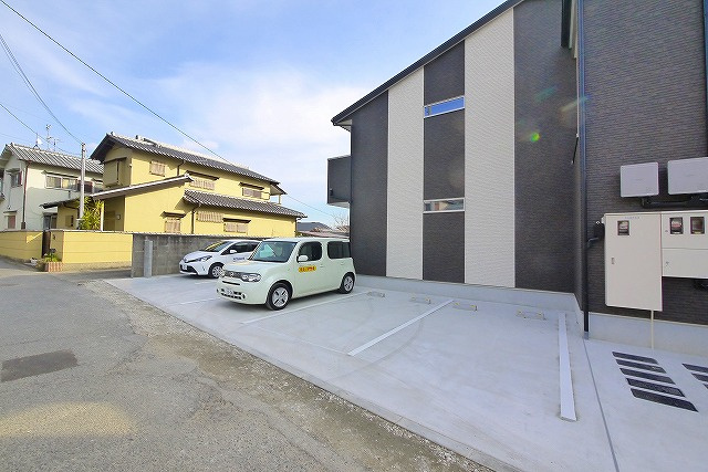 ジーメゾン法蓮町の駐車場|駐車場があるので、車を買う予定の方も安心です