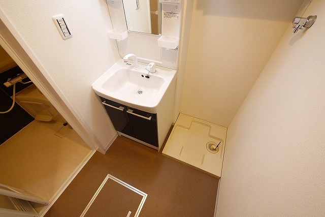 ジーメゾン法蓮町の洗面所|コンパクトで使いやすい洗面所