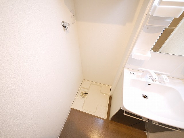 ジーメゾン法蓮町の設備|室内洗濯機置き場です
