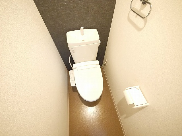 ジーメゾン法蓮町のトイレ|落ち着いた色調のトイレです