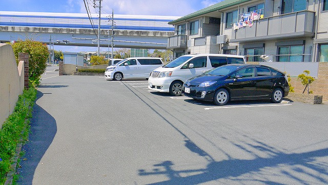 グランディール・青垣の駐車場