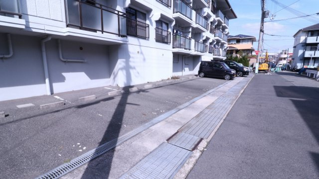 ハピネスの駐車場