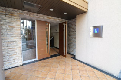 【エントランス】 | エステムプラザ梅田・茶屋町2エアパークス | 落ち着いたエントランスです