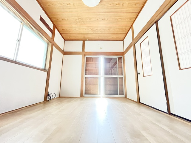 伏山一戸建ての洋室