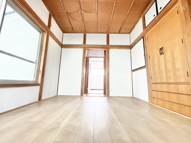 伏山一戸建ての洋室