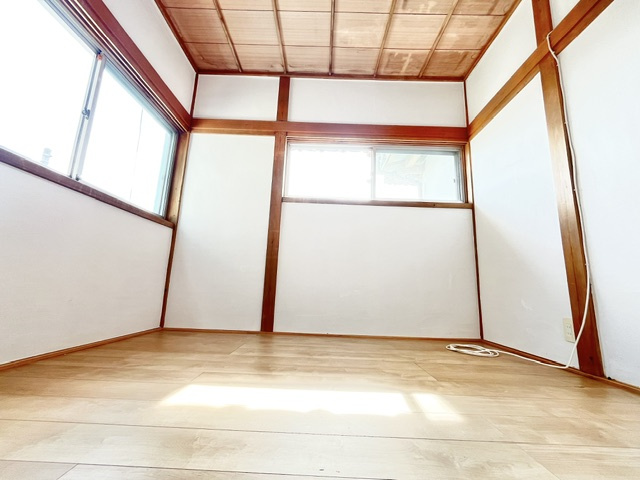 伏山一戸建ての洋室