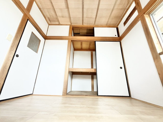 伏山一戸建ての洋室