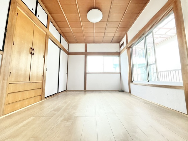 伏山一戸建ての洋室
