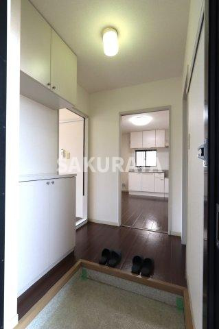 ラフォーレ福居7の玄関|2025年7月撮影。