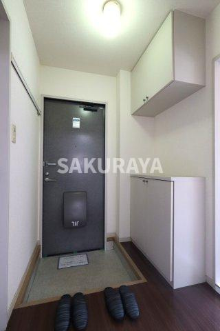 ラフォーレ福居7の玄関|2025年7月撮影。