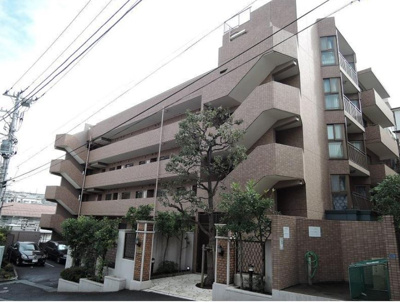 【外観】 | 菊名錦が丘パーク・ホームズ | 南東向きの明るい角部屋につき陽当り・通風良好
廊下側も人通りが少なくプライバシーを確保できます♪