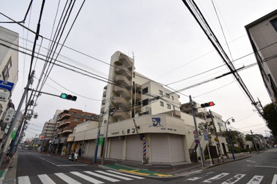 【外観】 | 東急ドエルアルス久が原A棟 | 4階部分・南西角部屋につき採光・通風良好。裸足が気持ちの良い天然無垢材使用。