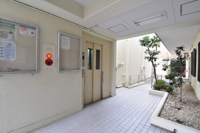 【その他共用部分】 | 東急ドエルアルス久が原A棟 | お買い物時やベビーカーの出し入れに便利なエレベーター付。