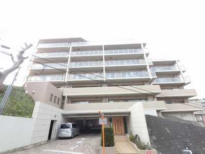 【外観】 | グレーシアヒルズ横濱桜ヶ丘 | 6階最上階・東南角部屋につき陽当たり・通風・眺望良好
ルーフバルコニーは広々80平米超！