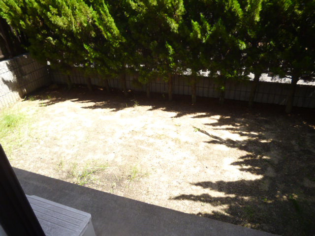 セジュール野山Ａのバルコニー|専用庭