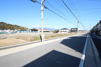 【前面道路含む現地写真】