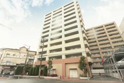 【外観】 | ネバーランド江坂デュースタイル | 【現地写真】 ＲＣコンクリート造の47戸♪