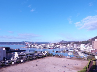 【展望】 | パブリコーポ海岸通 | 瀬戸の島々が広がるオーシャンビュー！それに加えて、呉の山並みも豊かな自然を身近に感じられます！