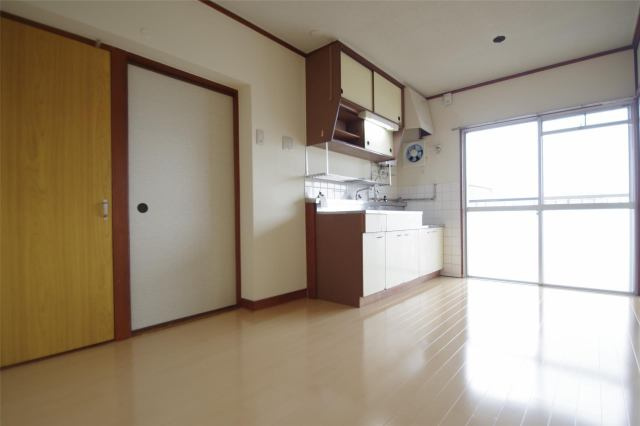熊本市中央区神水１丁目の賃貸マンションの居間・リビング