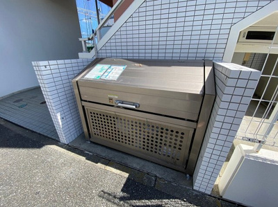【その他共用部分】 | ホワイトエレガンスⅢ | 敷地内ごみ置き場でごみ出しもらくらく～♪忙しい社会人さんや学生さんにもうってつけ！