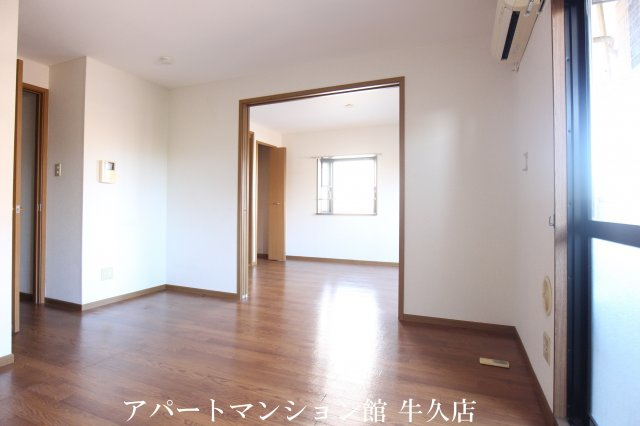 キャッスルタルイ弐番館の洋室