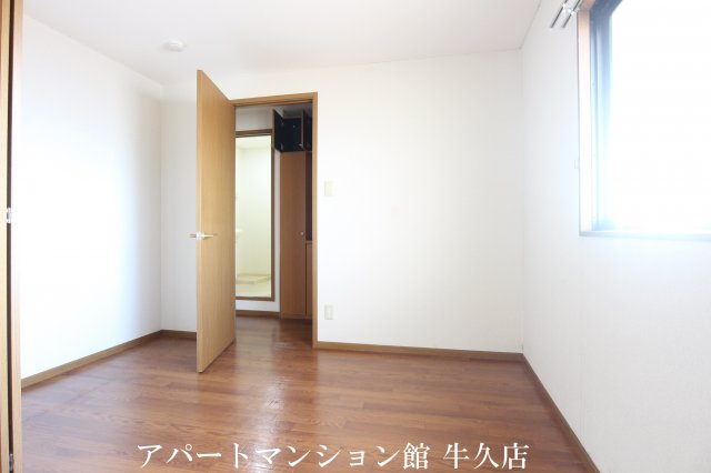 キャッスルタルイ弐番館の洋室