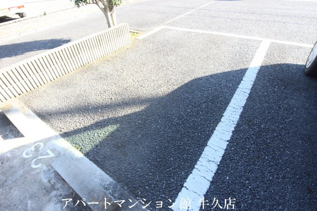 キャッスルタルイ弐番館の駐車場