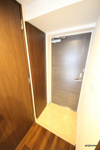 セレニテ梅田北プレミアム　仲介手数料無料の玄関