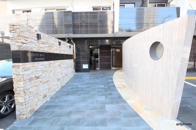 セレニテ梅田北プレミアム　仲介手数料無料のエントランス