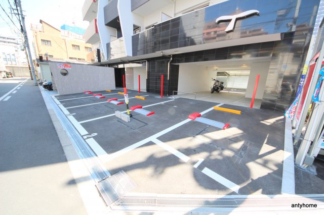 セレニテ梅田北プレミアム　仲介手数料無料の駐車場