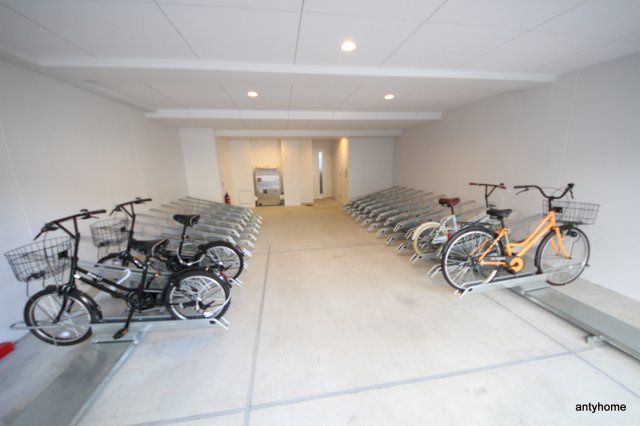 セレニテ梅田北プレミアム　仲介手数料無料の駐車場