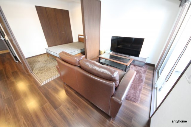 セレニテ梅田北プレミアム　仲介手数料無料の居間・リビング